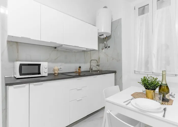 Arq16 - Duomo-loreto - - Modern Apartment