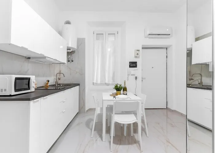 Arq16 - Duomo-loreto - - Modern Apartment *